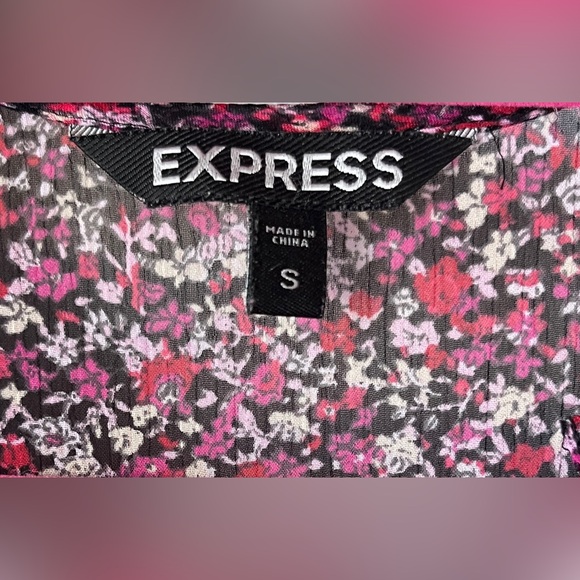 Express Women’s Floral Ruffle V-Neck Top | Size S | Magenta, Red, Pink, Black - Picture 6 of 8